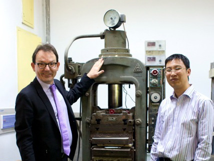 �¹�University of Bayreuth�߷��ӹ���ѧԺԺ��Prof. Volker Altstaedt����